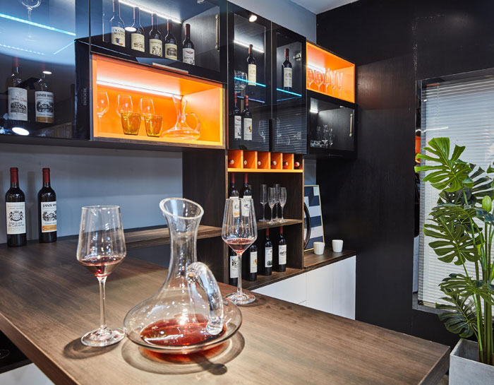 老蒋BBIN宝盈集团定造家居店酒柜设计